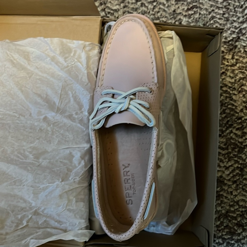 Pink women’s Sperry boat shoes